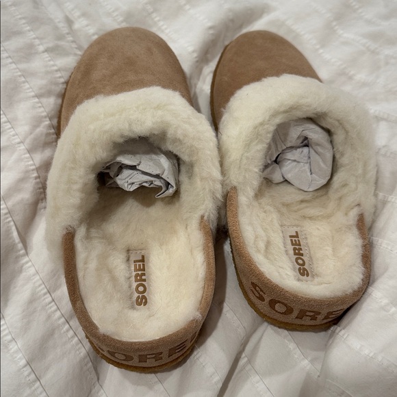 Sorel Women's Cozy Tan and Cream Slippers - Picture 10 of 12